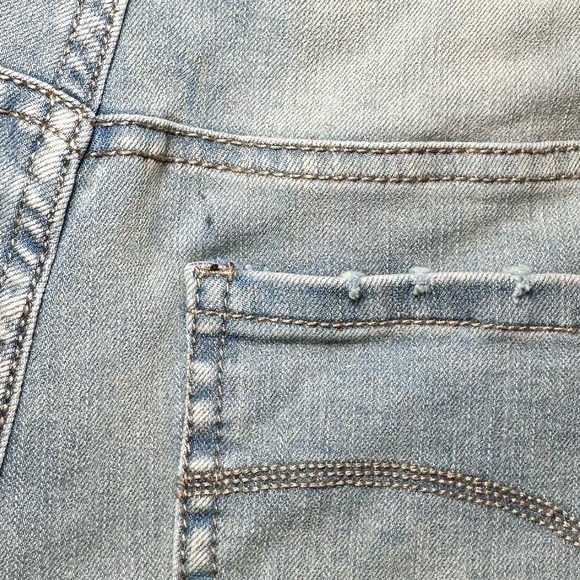 Time and Tru Denim Blue Women's Shorts - Picture 5 of 6